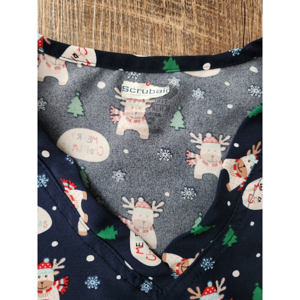 Womens M Christmas scrub top - Picture 3 of 4